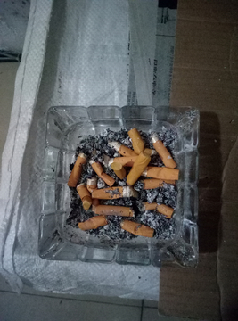 烟灰 烟灰盒 装烟灰