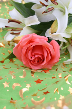 红色玫瑰白色百合花