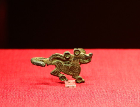 犬形铜带钩 春秋时期文物