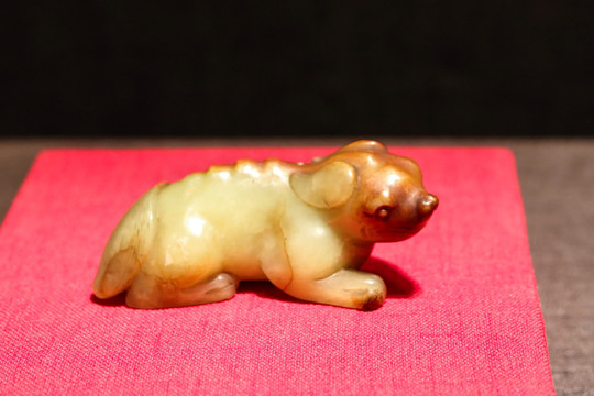 清代黄玉卧犬 玉犬 玉狗 玉佩