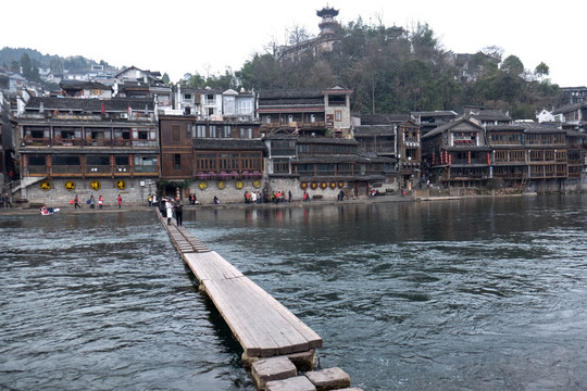 烟雨凤凰