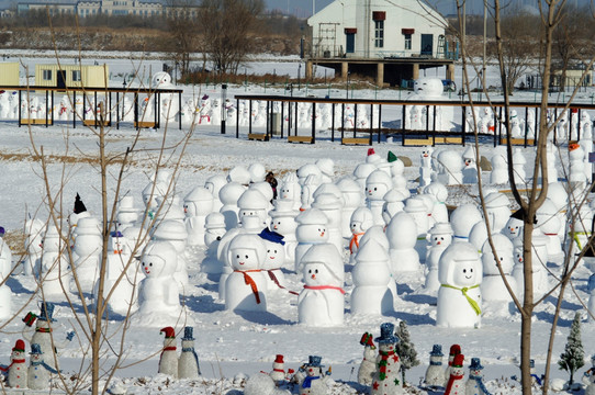 雪人群