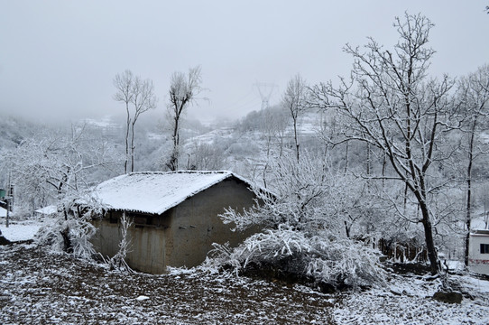 大凉山彝乡雪景