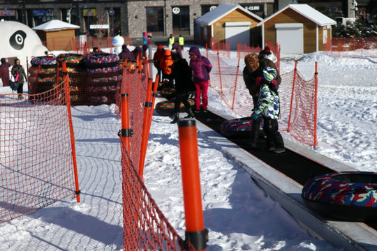 雪地传送带 冰雪旅游