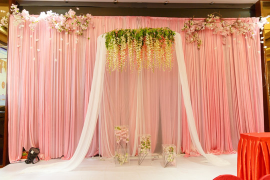 粉色主题婚礼 舞台置景