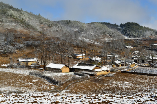 大凉山 农村雪景