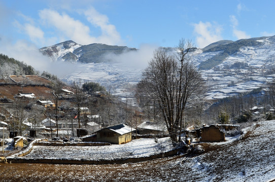 大凉山 农村雪景
