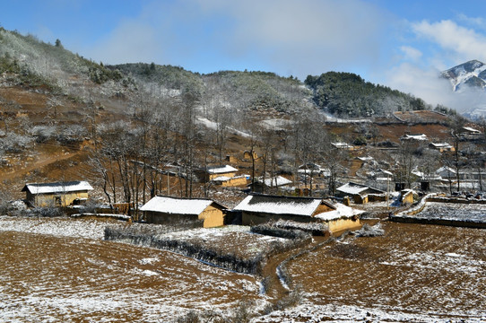 大凉山 农村雪景