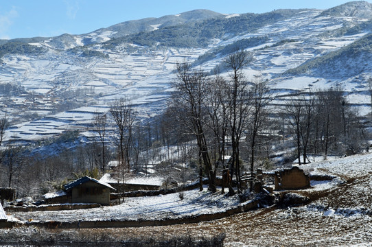 大凉山农村 雪景