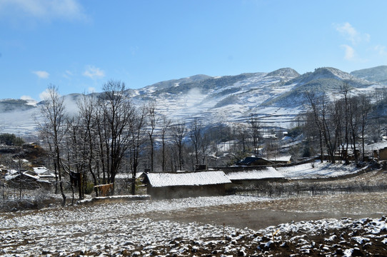 大凉山乡村雪景