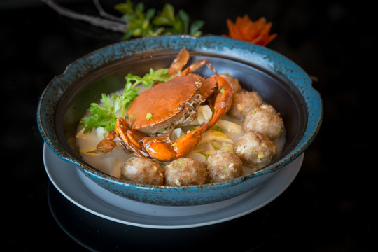 春笋肉丸子煮膏蟹
