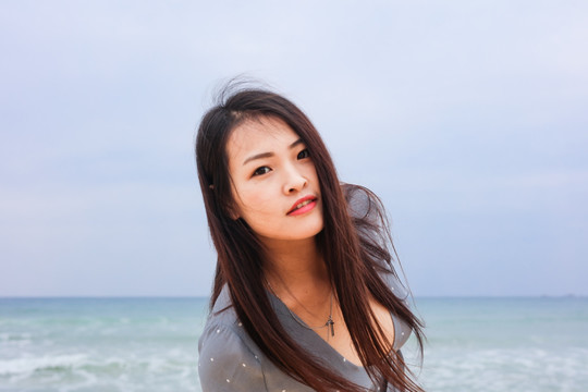 三亚海边的女人