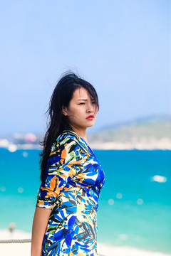 海边度假的女人