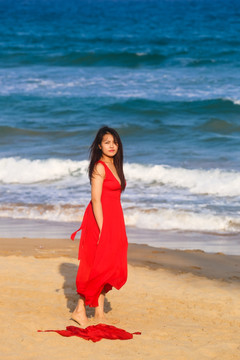 海边度假的女人