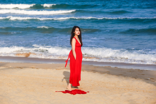 海边度假的女人