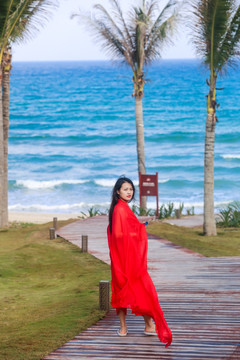 海边度假的女人