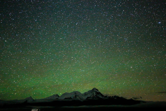 星空和雪山