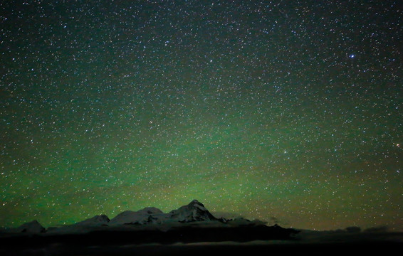 星空和雪山