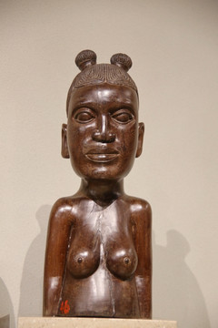 非洲木木雕裸体妇女雕像