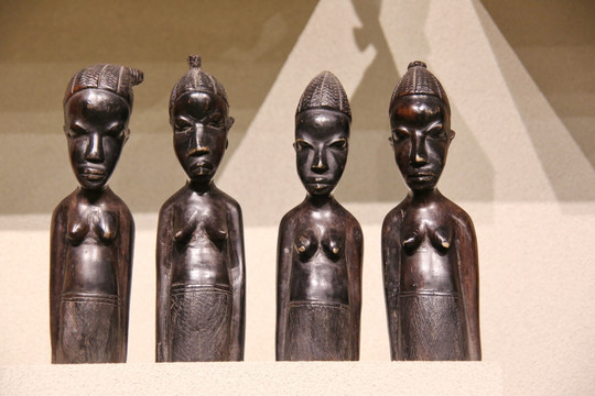 非洲洲木雕半身裸体妇女