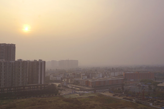 夕阳 校园 俯拍 雾霾