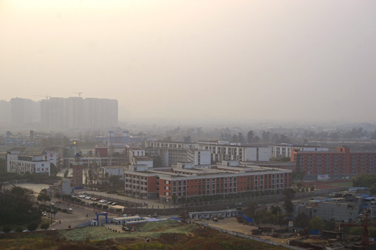 夕阳 校园 俯拍 雾霾