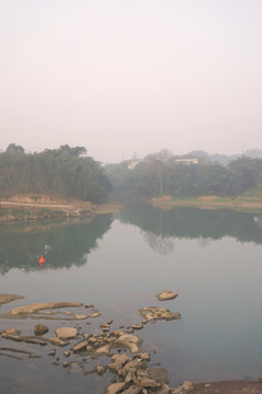 晨雾中的赤水河