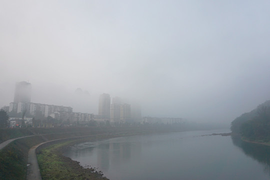 晨雾 赤水城市 赤水河