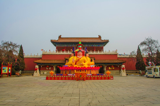 鞍山玉佛寺四面佛造型与文殊殿