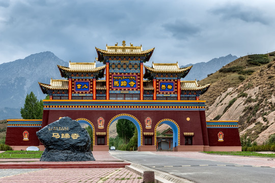 甘肃张掖马蹄寺