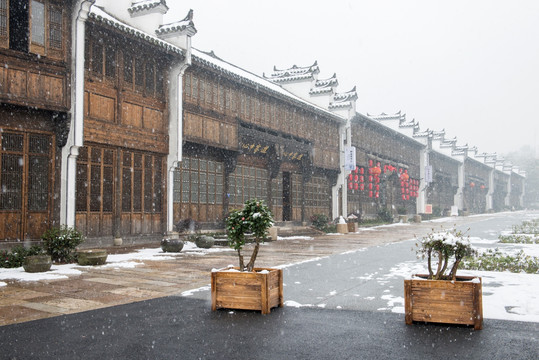 雪中老屋