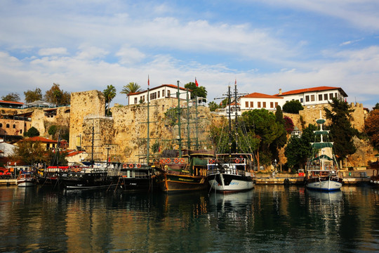 安塔利亚 地中海上的古城