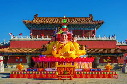 鞍山玉佛寺文殊殿前四面佛灯展