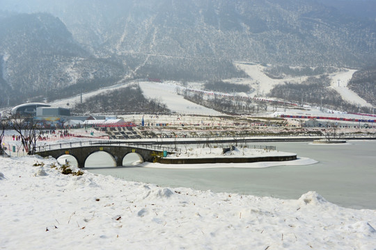 西岭雪山 冰封湖面 石拱桥