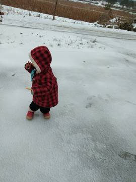 雪地小孩