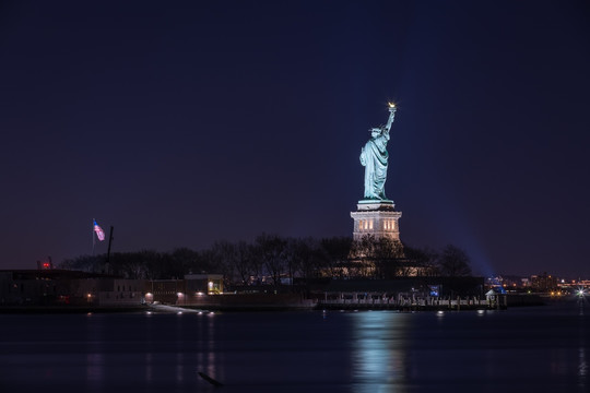 美国纽约自由女神像夜景