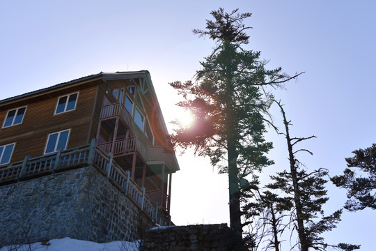 西岭雪山日月坪接待站 木楼宾馆