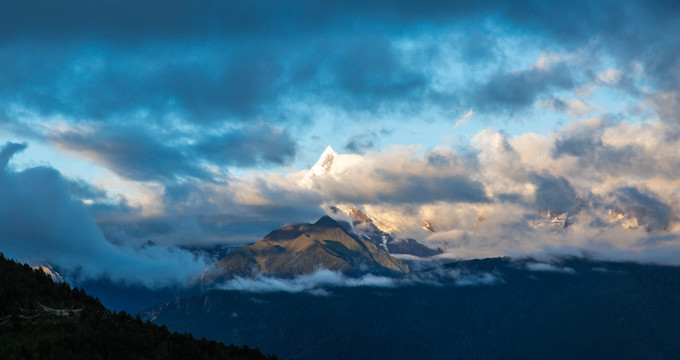 高原山峰