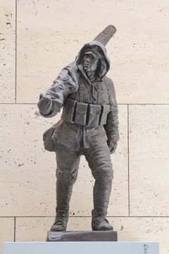扛枪的的战士士雕像