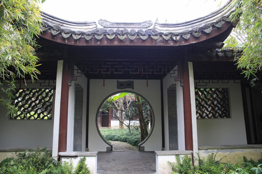 江南园林庭院月门