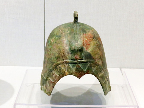 战国马钮青铜盔