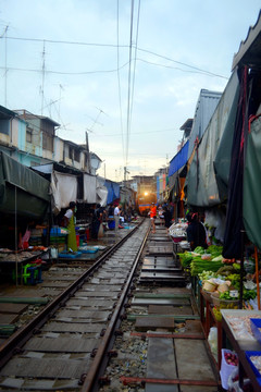 美功铁路市场
