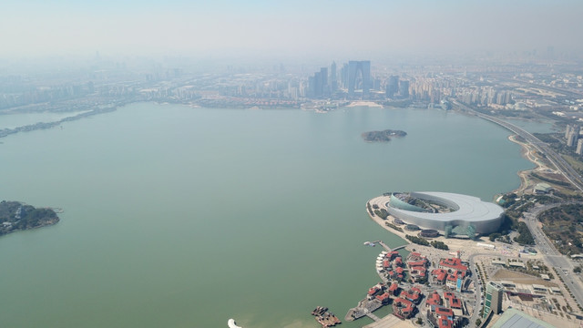 苏州金鸡湖畔圆融时代广场风光