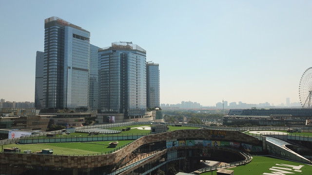 苏州金鸡湖畔圆融时代广场风光