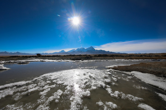 雪山和冰雪湖泊