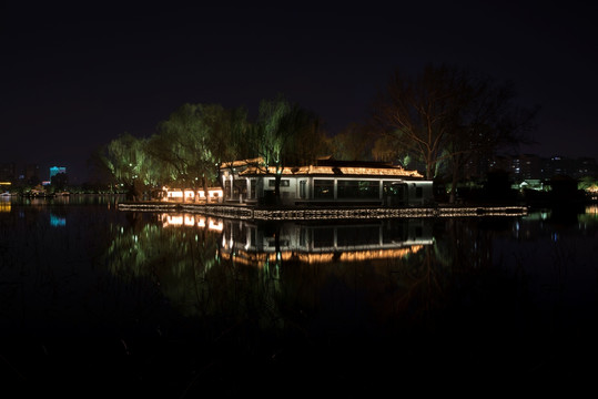 大明湖夜景