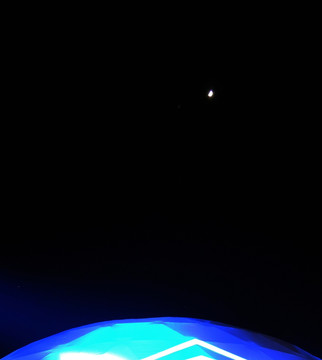 蓝色球与月亮