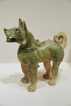 汉代绿绿釉釉陶狗狗