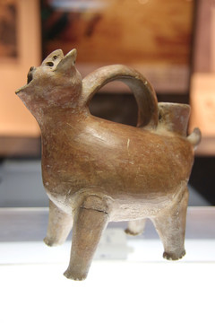 大汶口文化时期红陶兽形壶