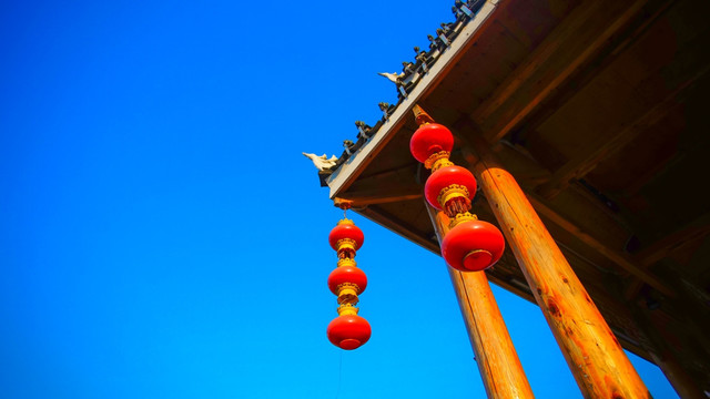 屋檐上的灯笼